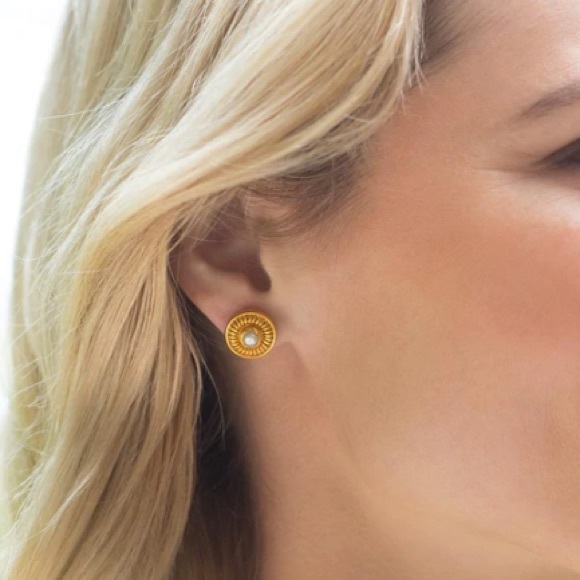 NWT Authentic Julie Vos Minimalist Pearl Stud Earrings with ribbed detail
